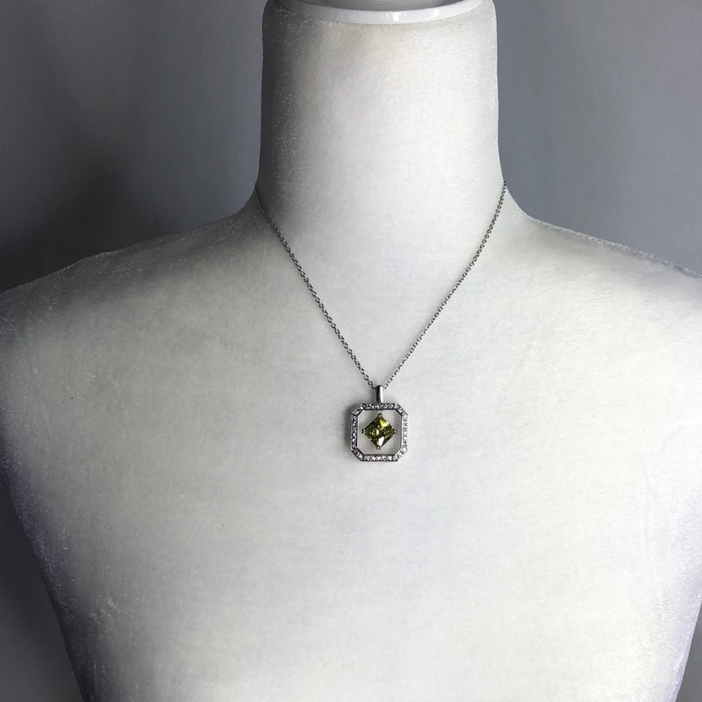 Silver and green gemstone necklace - Picture 2 of 4
